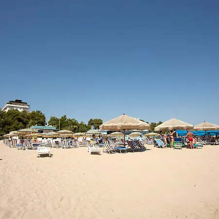 皮内托酒店 Montesilvano Marina