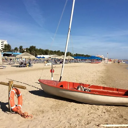 Nel Pineto Hotel 3*