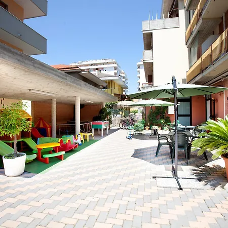 فندق Nel Pineto 3*