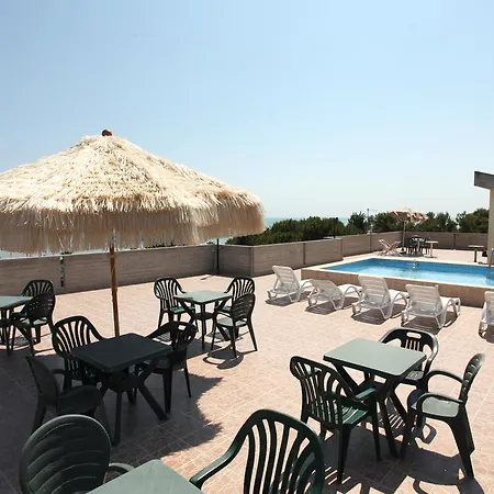 Hotel Nel Pineto 3*