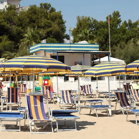 فندق Nel Pineto 3*